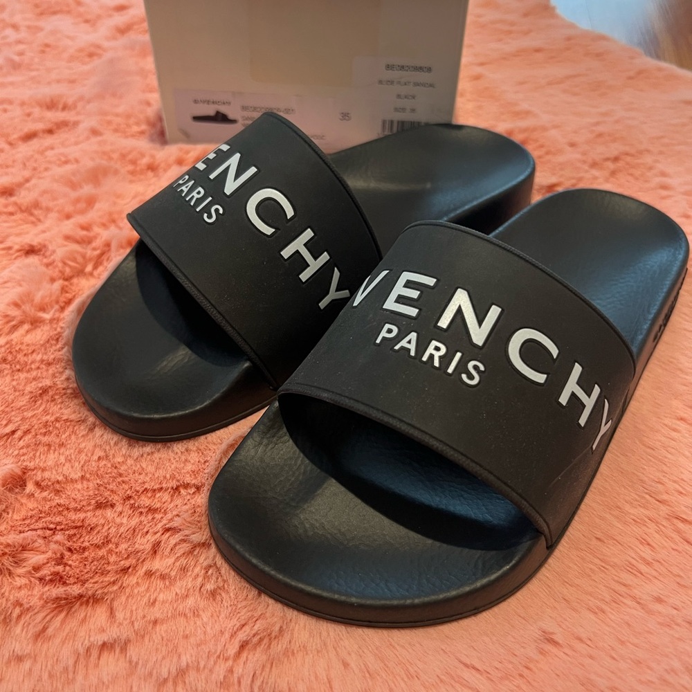Givenchy Black Logo Slides SOLD‼️